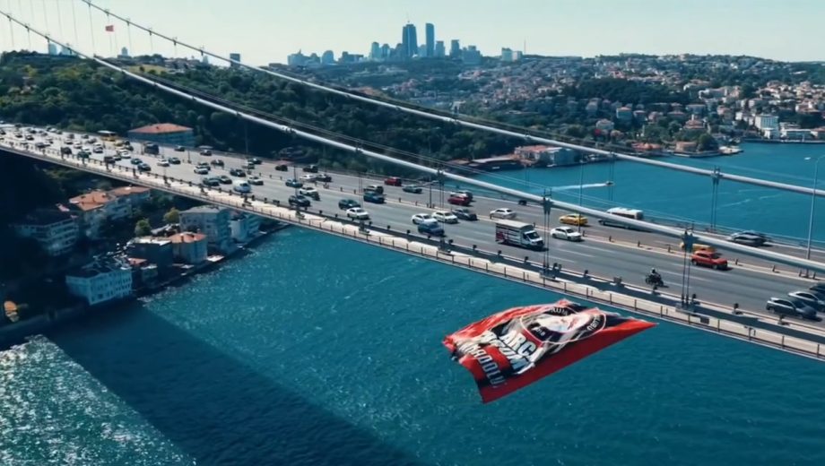 Çorum Fk’nın Dev Bayrağı Köprüye Asıldı: Her Geçen Fotoğrafını Çekiyor