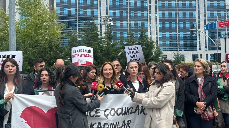 Fatma Nur ve Hifa İkra Davası Ertelendi… Aylin Nazlıaka: “14 Ekim’de De Burada Olacağız ve Bu Süreci, Adalet Yerini Bulana Kadar Asla Bırakmayacağız”