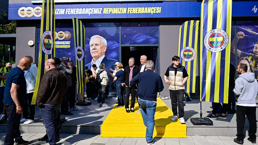 Aziz Yıldırım’ın seçim ofisi açıldı