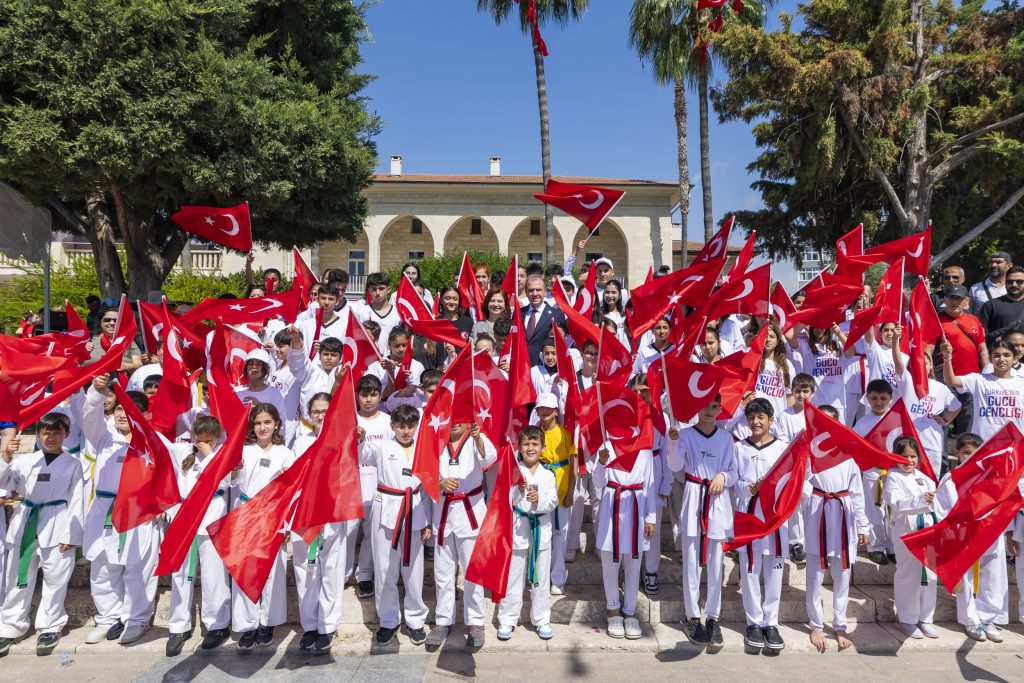 Başkan Seçer Ve Meral Seçer, ‘19 Mayıs Atatürk’ü Anma, Gençlik Ve Spor Bayramı’ Kutlama Programına Katıldı