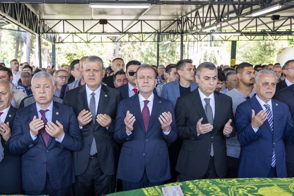 Başkan Seçer, Tarsus’ta Hayatını Kaybeden Yurttaşların Cenaze Törenine Katıldı