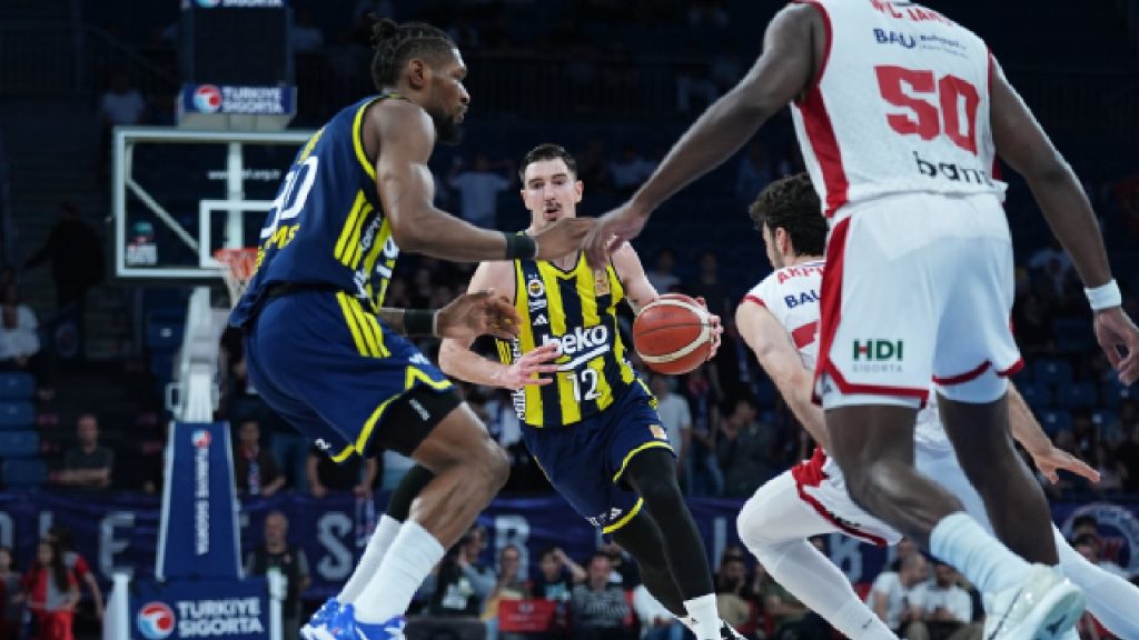 Fenerbahçe son maçını kazandı: Ligi lider tamamladı