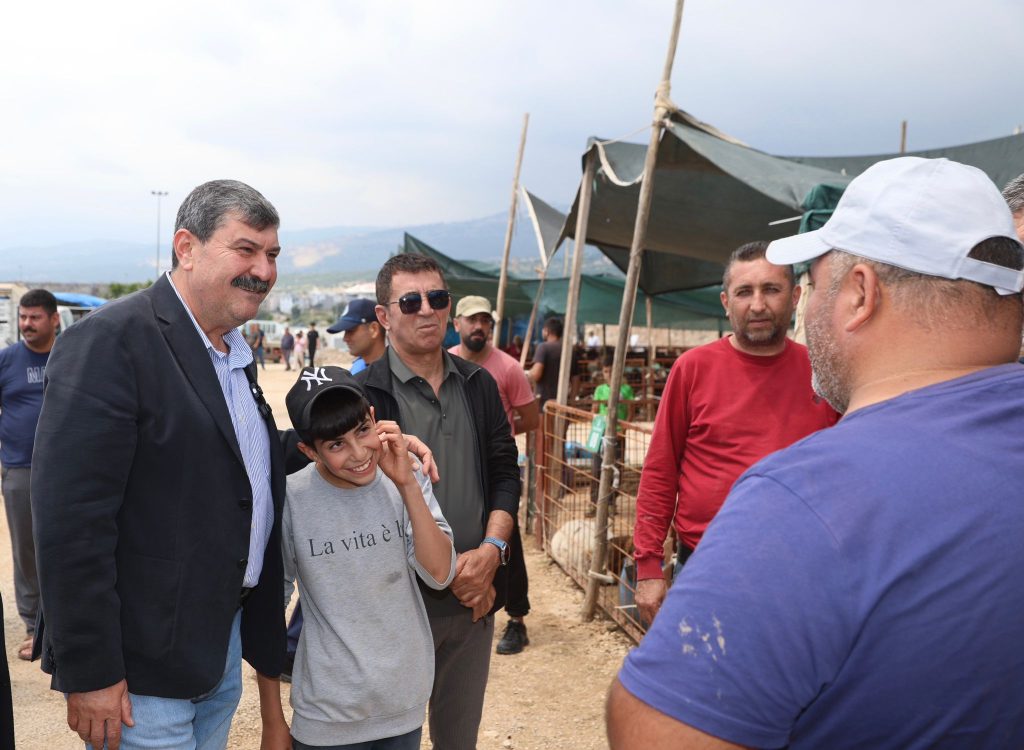 Başkan Yildiz Kurban Satiş Alanini Zi̇yaret Etti̇