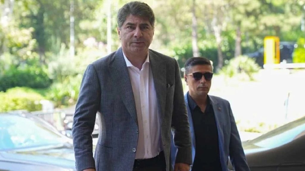 Hakan Safi’den seçim sürprizi: Efsane isimle anlaşmayı yaptı