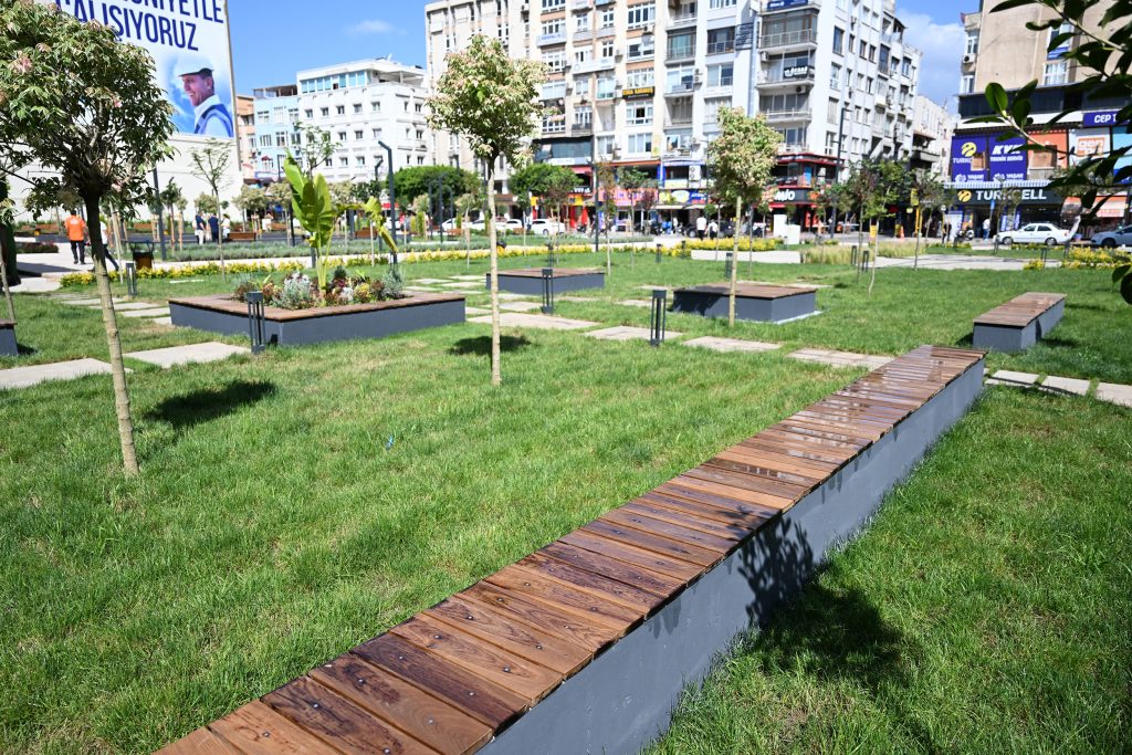 Mersin Büyükşehir’den Kent Merkezine Modern Meydan