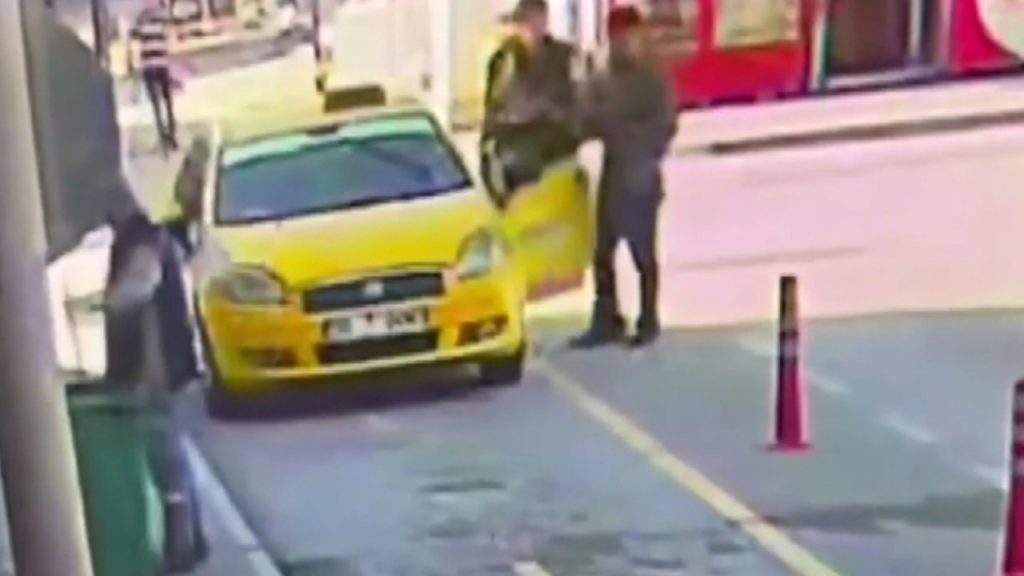 Taksiyi çalıp kaçmaya çalıştı: Taksici koşarak yakaladı