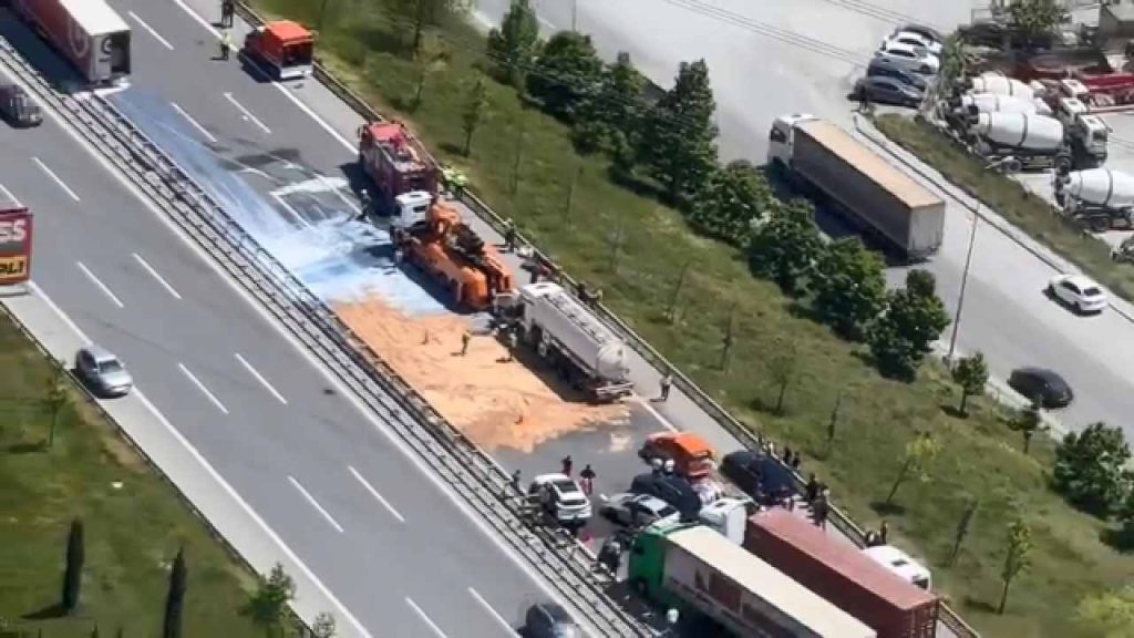 TEM Otoyolu’nda zincirleme kaza: Trafik kilitlendi