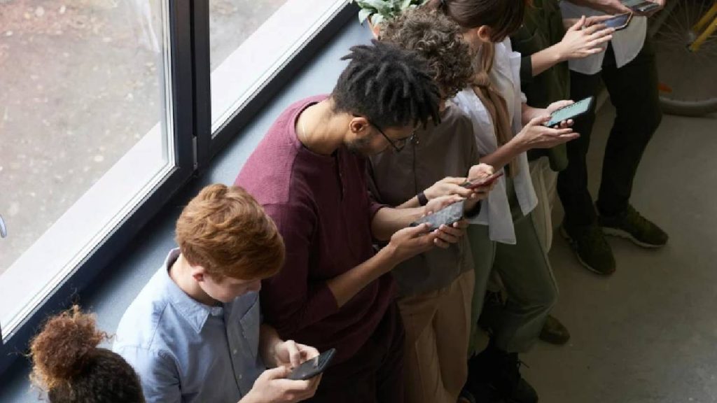Üretici firma talebe yetişemiyor: Herkes “o” telefonun peşinde!