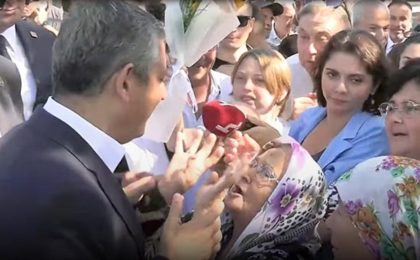 Son Dakika | Özgür Özel İzmir’e Geldi! Yoğun İlgiden Adım Atamadı
