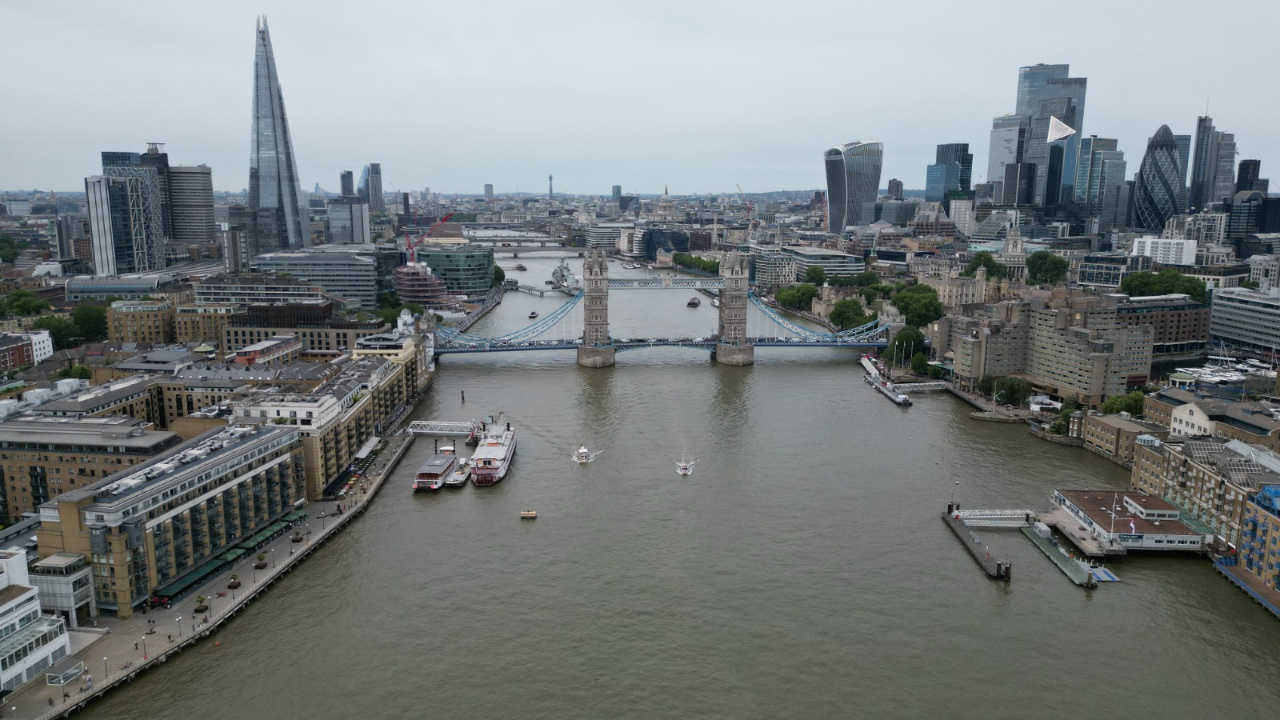 Ünlü Thames Nehri’nin rengi değişti