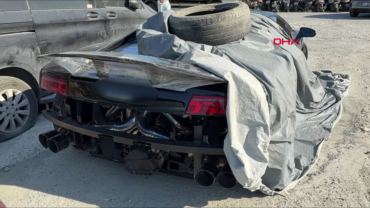 15 Milyonluk Lamborghini ile Cipe Çarpan Tamirci Ehliyetsiz Çıktı: Kendini de Yaktı Sahibini De