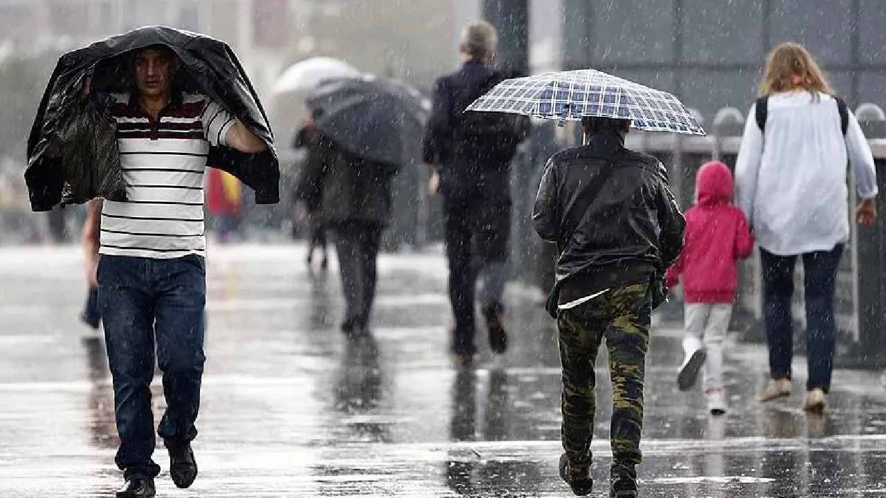 AKOM İstanbul için Saat Verdi: Gök Gürültülü Sağanak Yağış Geliyor