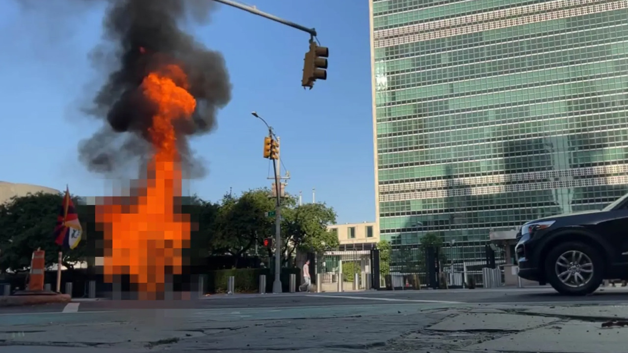 BM Genel Merkezi Önünde Kendini Yaktı: New York’ta Şok Protesto