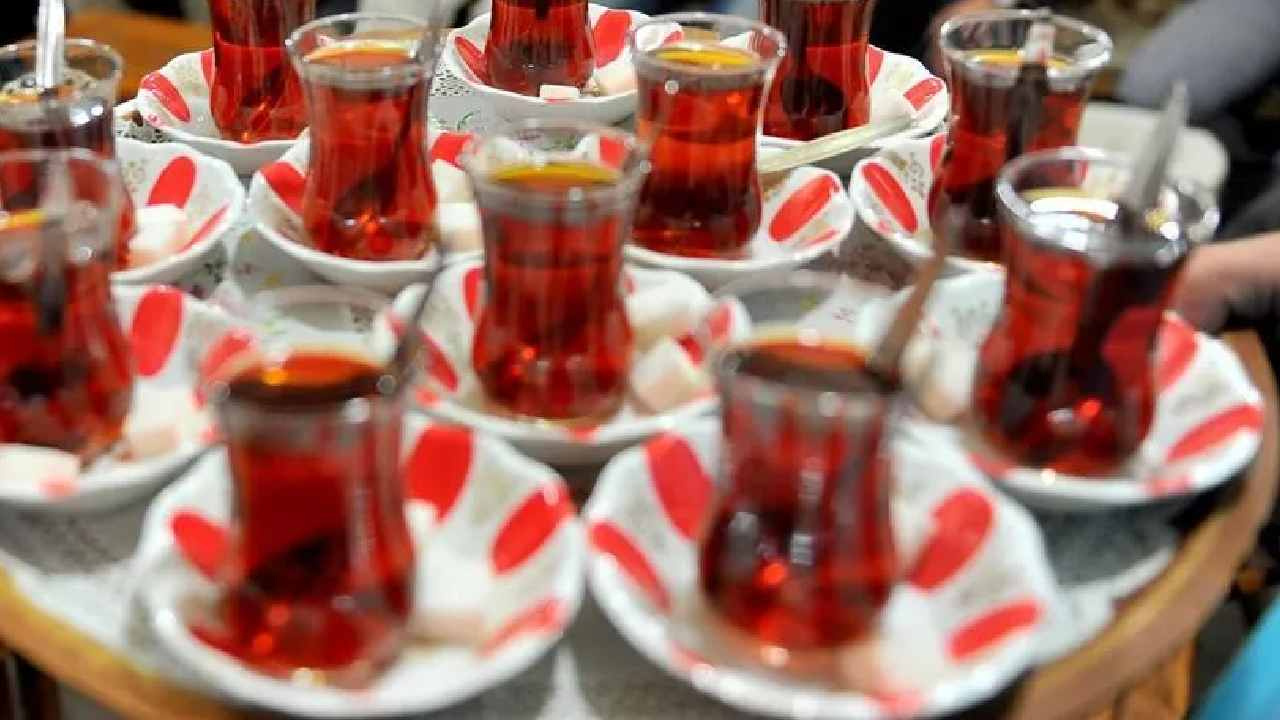 Bunu da mı Yaptınız: Demli Çay Diye Hepimize İçirdiler