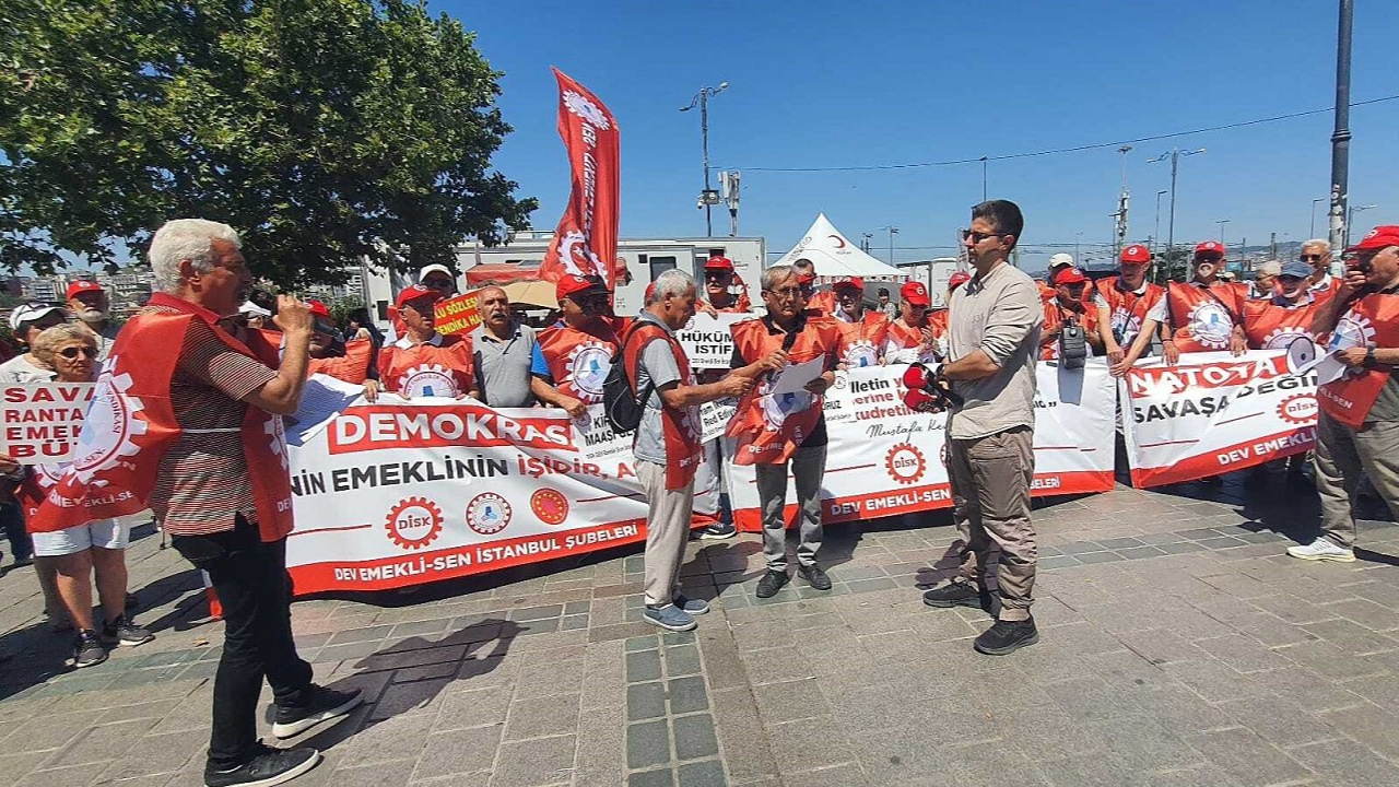 Emekli Temmuz Zammı Öncesi Eminönü’nden Haykırdı: “Faturayı Biz Ödemeyeceğiz”