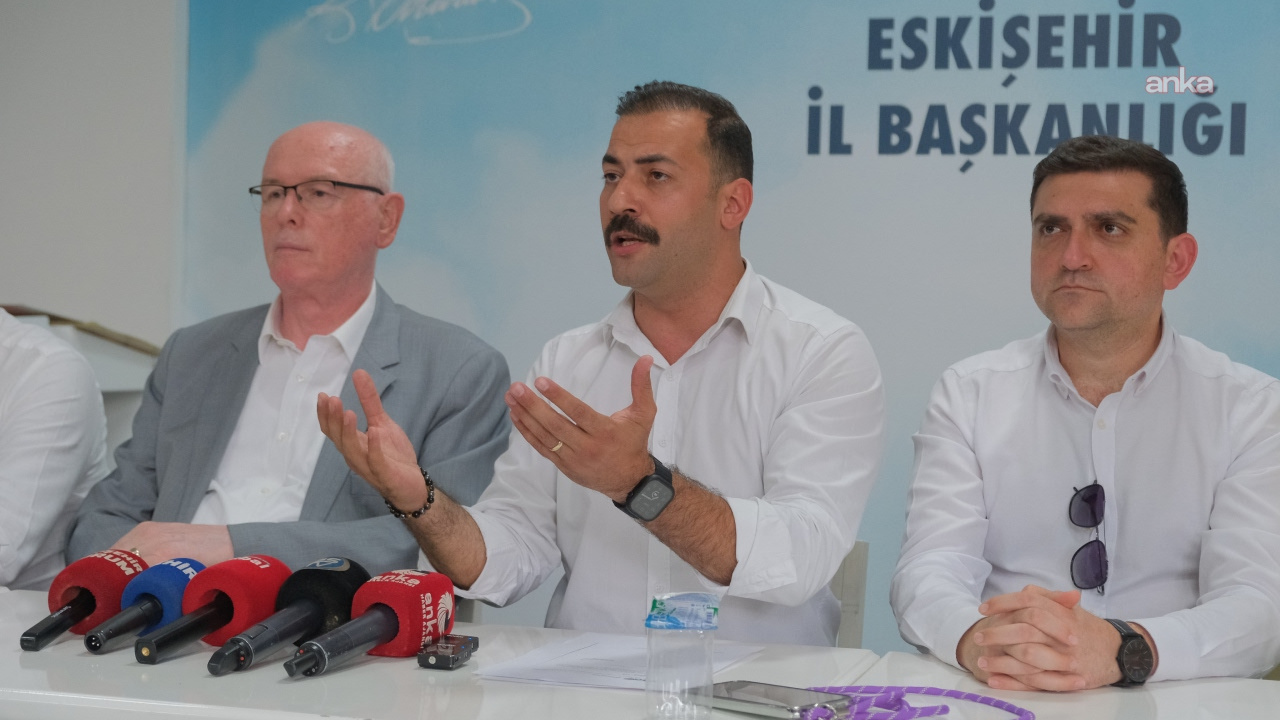 Görevden Alınan Chp’li Başkandan Butlana Tepki: Beni Bu Binadan Kimse Çıkaramaz