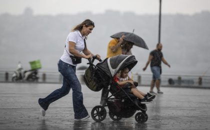 Hava Saat Saat Dönecek! İstanbul Dahil 4 ile Sarı Kodla Sağanak 1 ile de Fırtına Uyarısı Yapıldı