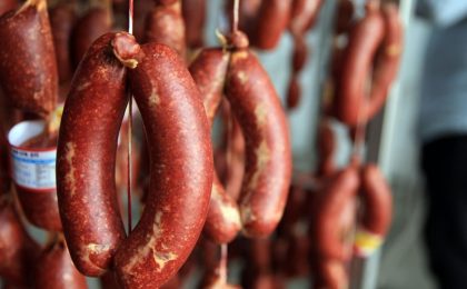 İşte Halkı Böyle Zehirliyorlar: 5.5 Ton Kaçak Sucuk İmha Edildi