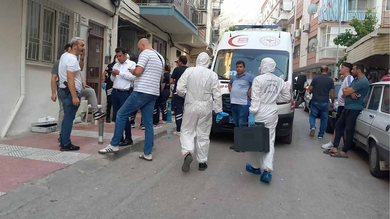 Kardeşinin Cesediyle 2 Gün Aynı Evde Yaşadı: Uyuduğunu Sanmış