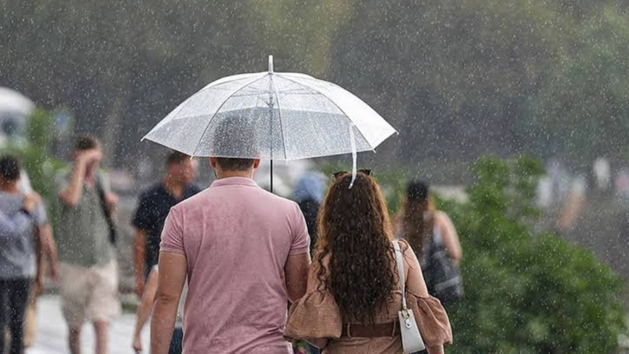 Meteoroloji İl İl Saat Saat Açıkladı: Hafta Sonu Kopacak Fırtına ve Sağanak Yağışın Fragmanı Olacak