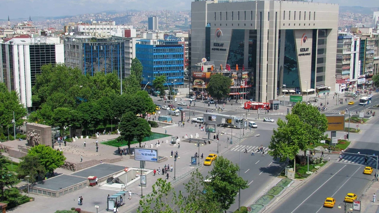 NATO Zirvesi Öncesi Ankara’da Büyük Kaçış: Tren Biletleri Tükendi