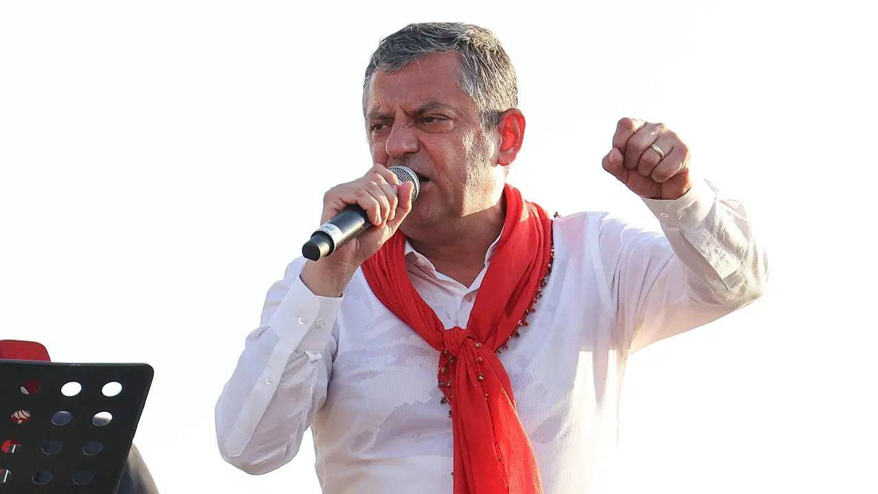 Özgür Özel Financial Times’ta Erdoğan’ı Dünyaya Anlattı! “kendisine Sadık Bir Muhalefet Yaratmaya Çalışıyor”