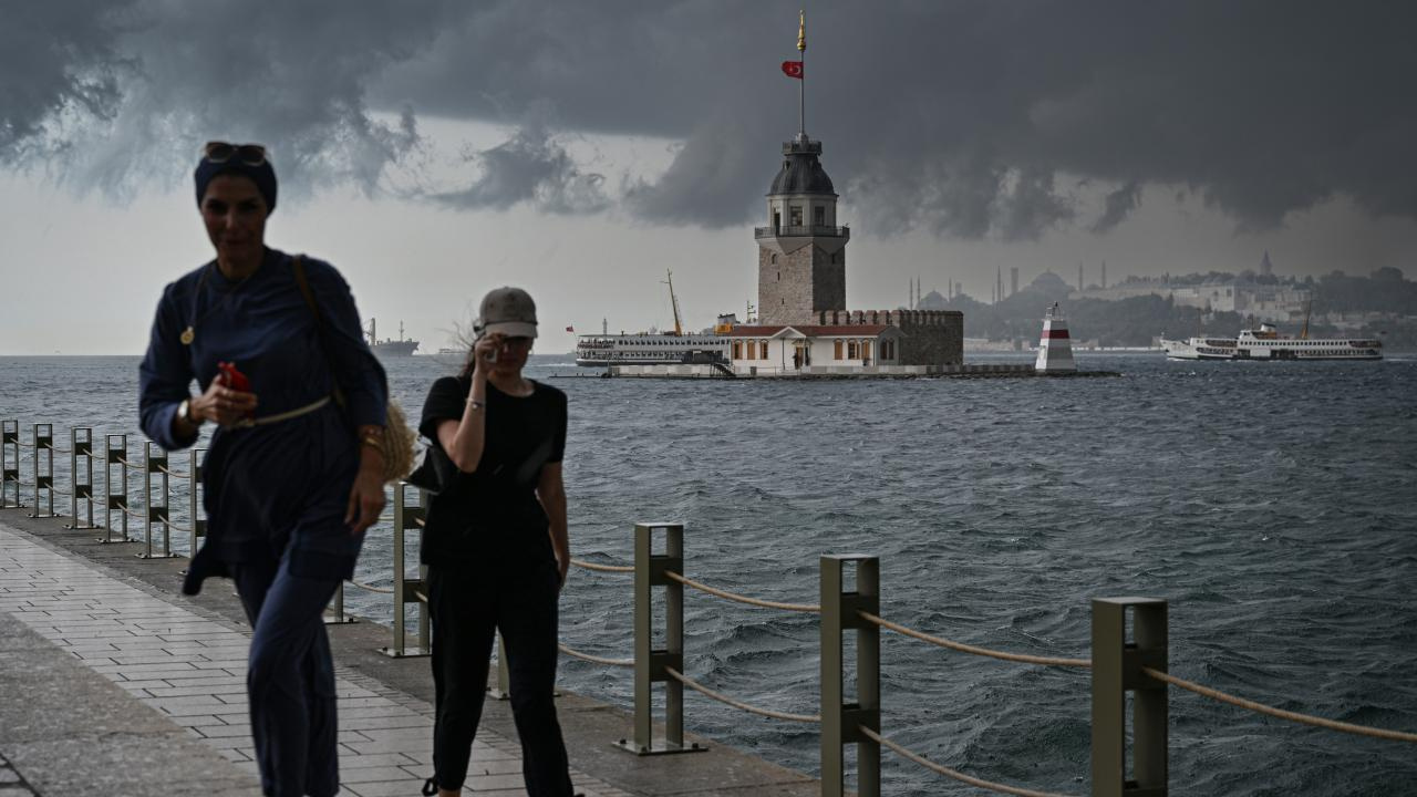 Şiddeti Bir Artıp Bir Azalarak İstanbul’u Esir Alacak! Sıcaklık 7 Derece Birden Düşecek