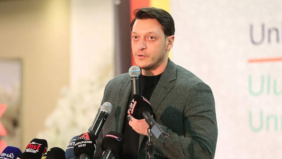 Süper Lig Ekibi Mesut Özil’le Resmen Anlaştı