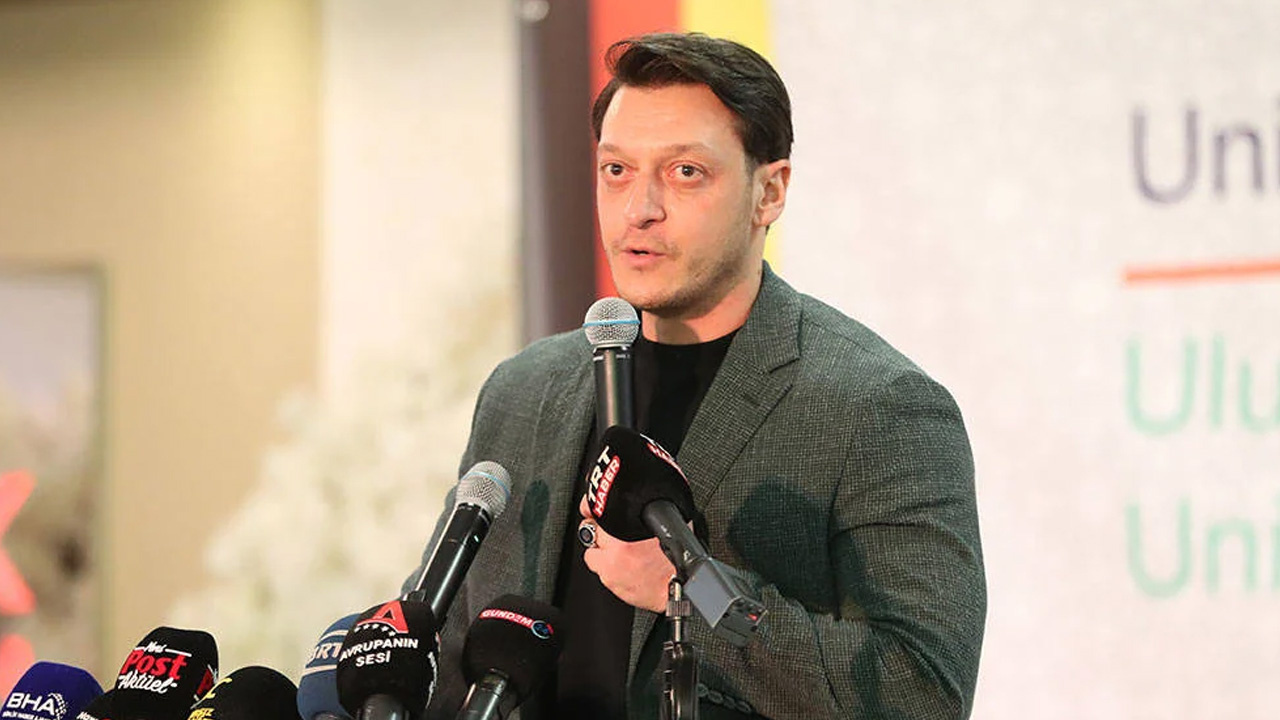 Süper Lig Ekibi Mesut Özil’le Resmen Anlaştı