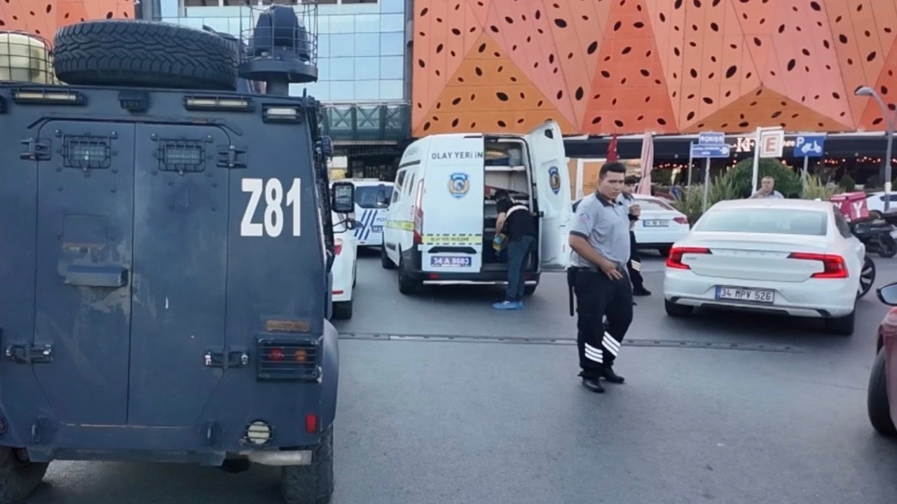 Ümraniye’de Avm’deki Kafeye Silahlı Saldırı: 2 Kişi Yaralandı
