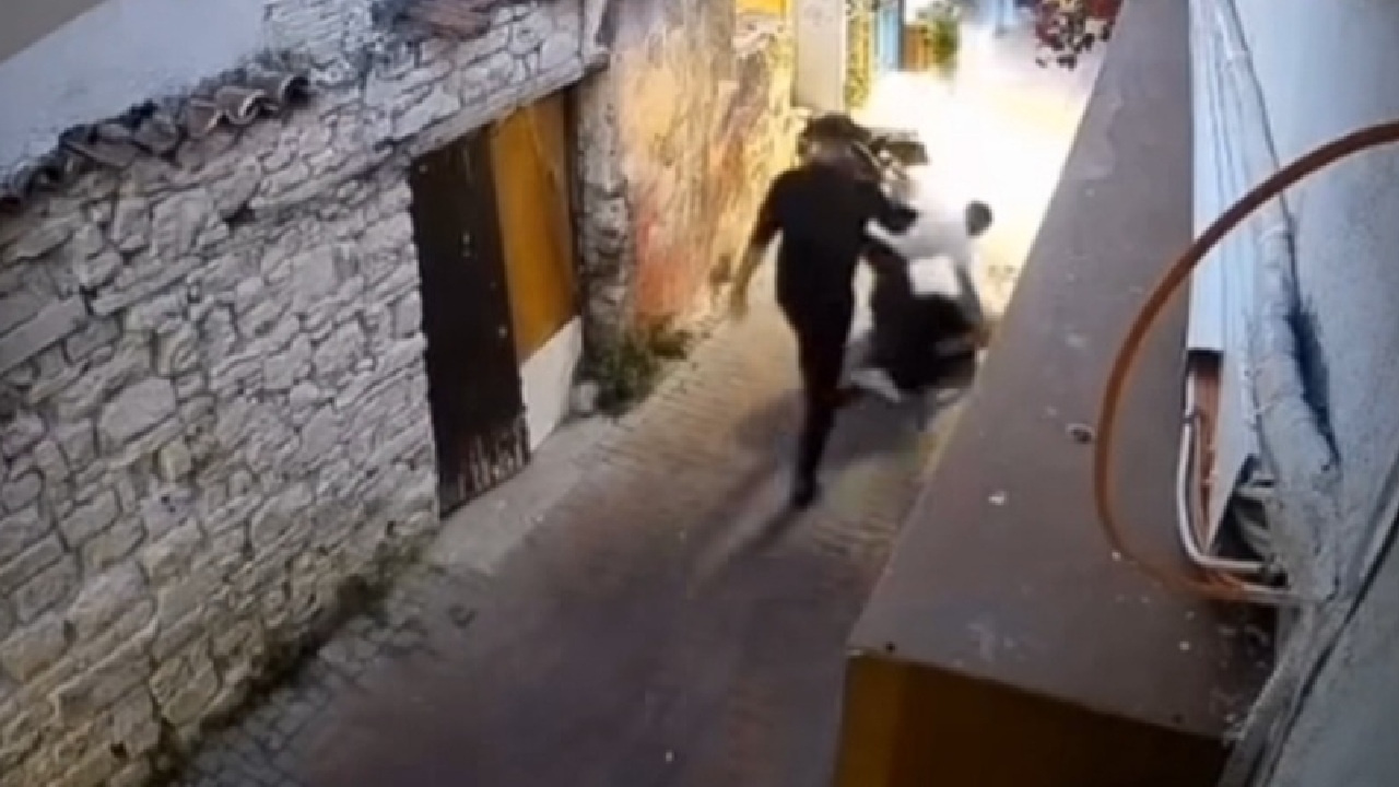 Yerde Can Çekişirken Bile Darbetmişler! Kuşadası’ndaki Cinayet Kamerada
