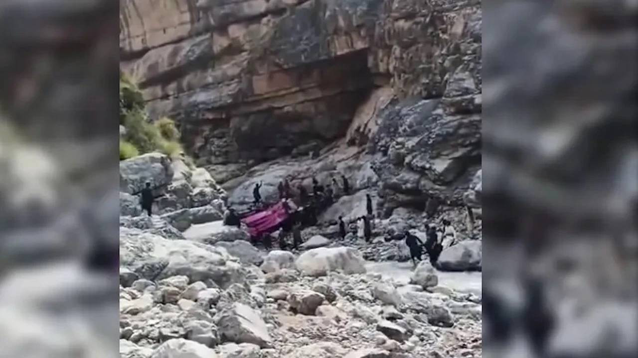 Yolcu Otobüsü Uçuruma Devrildi: 40 Ölü, 8 Yaralı