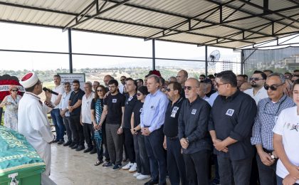 Başkan Seçer ile Meral Seçer, Gazeteci Duygu Öksüz Canova’yı Son Yolculuğuna Uğurladı