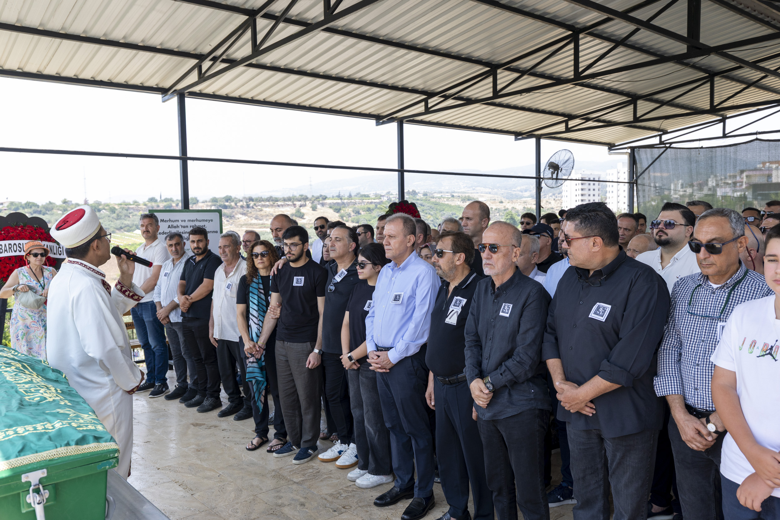 Başkan Seçer ile Meral Seçer, Gazeteci Duygu Öksüz Canova’yı Son Yolculuğuna Uğurladı