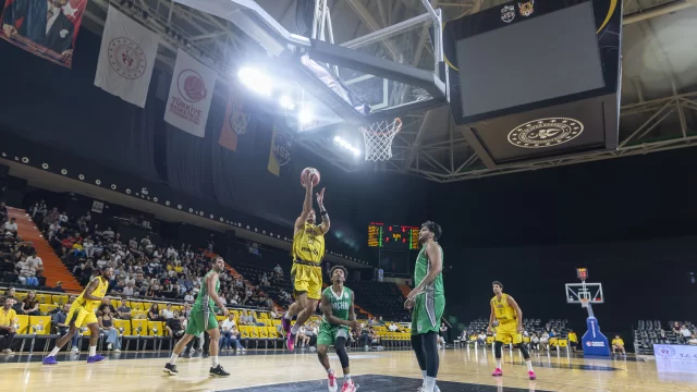 Başkan Vekili Genç, MSK-Darüşşafaka Lassa Karşılaşmasını İzledi