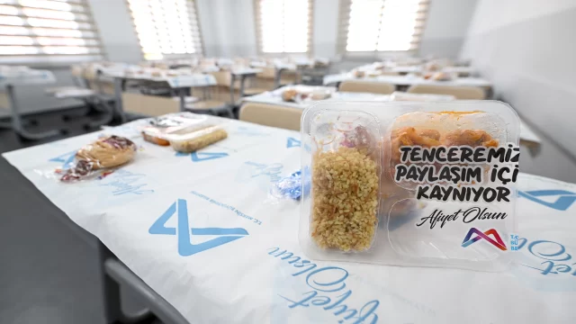 Mersin Büyükşehir’in Kurs Merkezleri ile Öğrenciler Yemeği Dert Etmiyor
